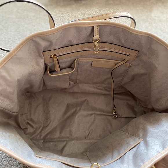 MK Jet set travel studded tote - Picture 3 of 5